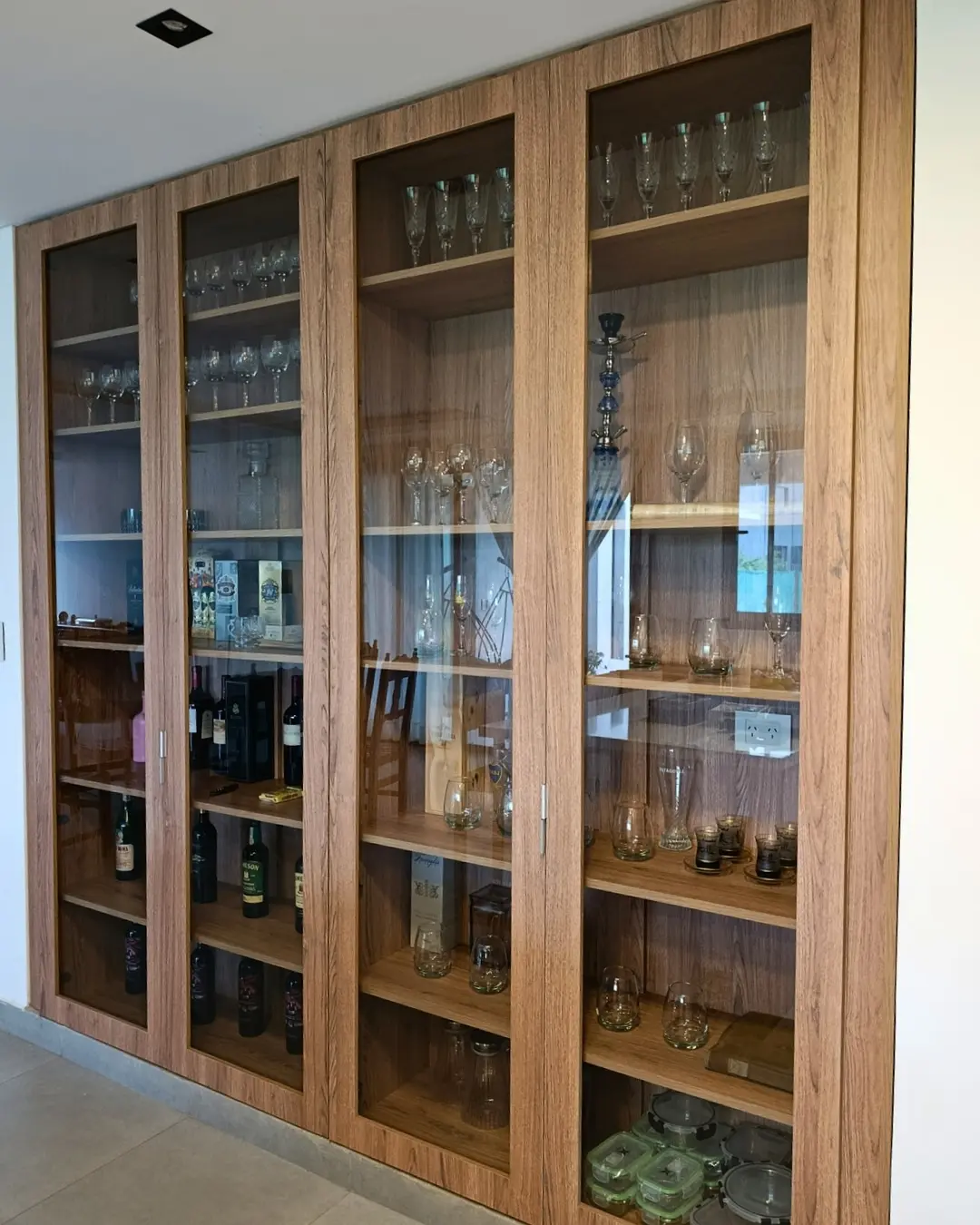 Vitrina Olmo Finlandés